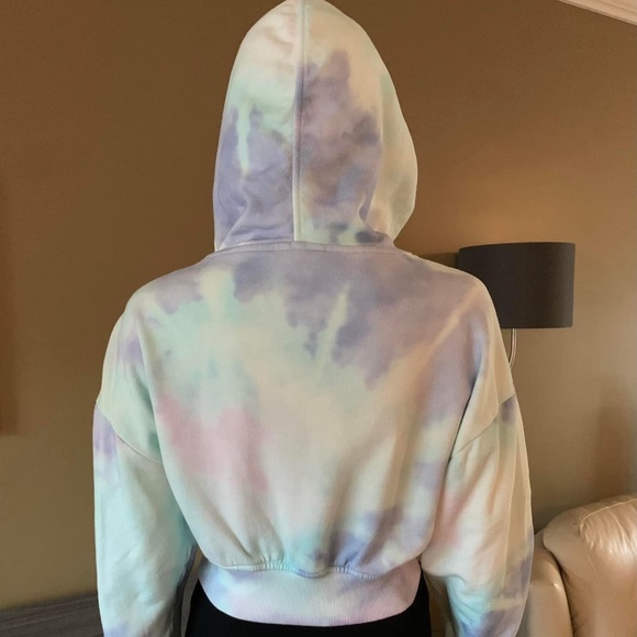 GUESS × J Balvin Tie- Dye Logo Cropped Hoodie - Picture 8 of 10